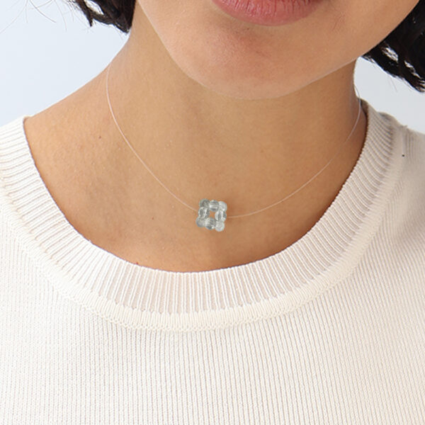Choker Invisible con Hexaedro en Piedra Natural - Imagen 5