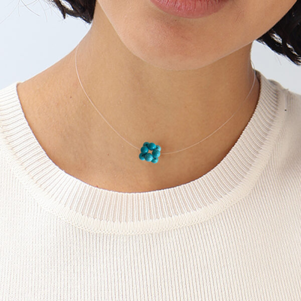 Choker Invisible con Hexaedro en Piedra Natural